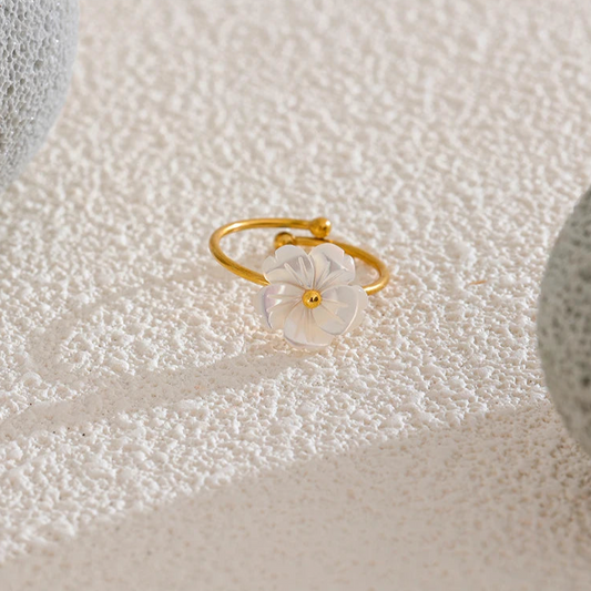 Suvinna Natural Shell Flower Ring
