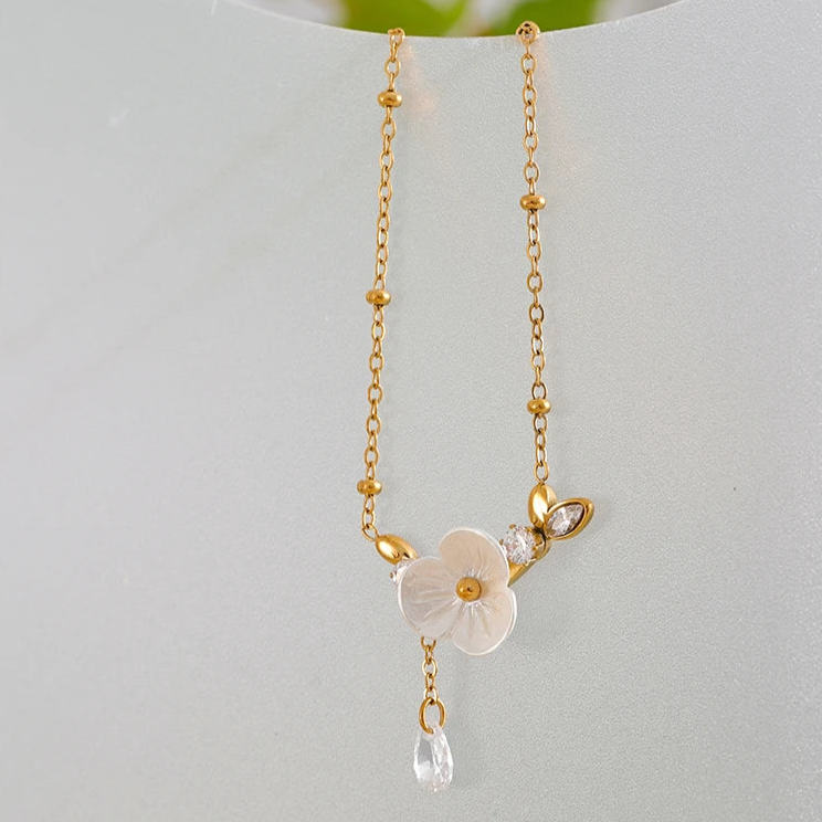 Myla Chic Flower Zirconia Pendant Necklace