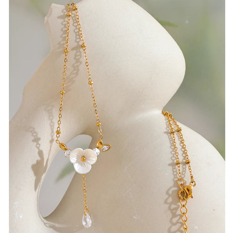 Myla Chic Flower Zirconia Pendant Necklace