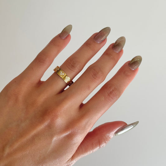 Leannie Heart Zirconia Chic Ring