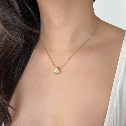 Annika Minimalist Shell Necklace