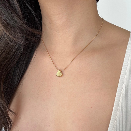 Annika Minimalist Shell Necklace