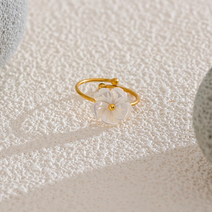 Suvinna Natural Shell Flower Ring