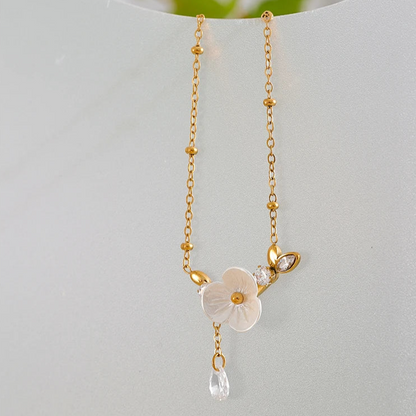 Myla Chic Flower Zirconia Pendant Necklace