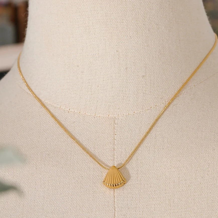 Annika Minimalist Shell Necklace