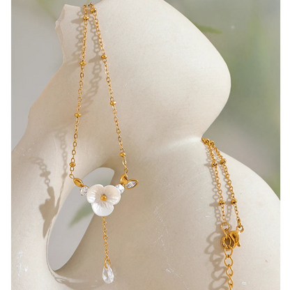 Myla Chic Flower Zirconia Pendant Necklace