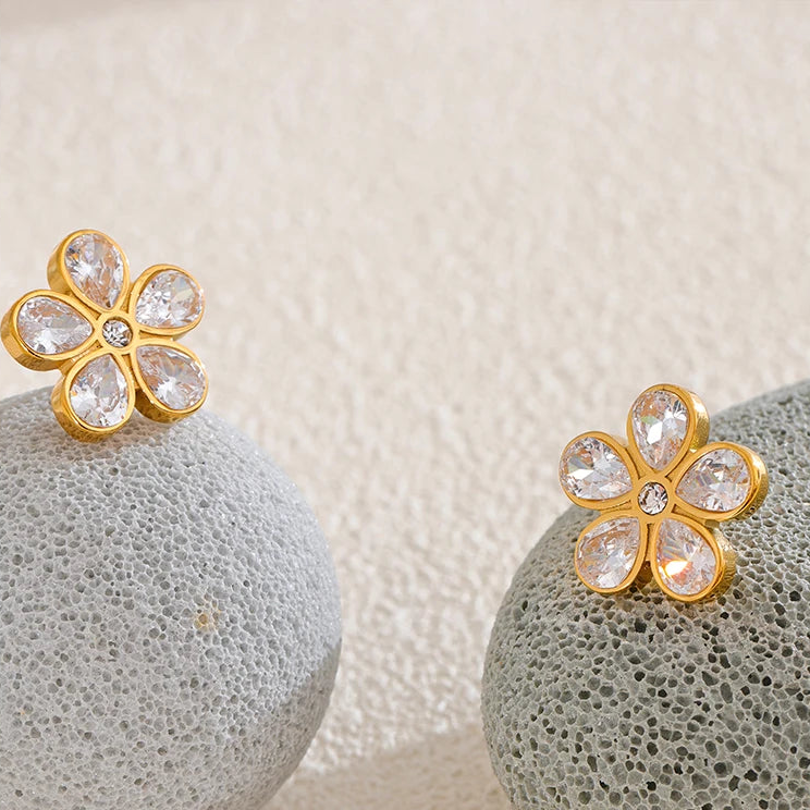 Angelique Zirconia Flower Stud Earrings